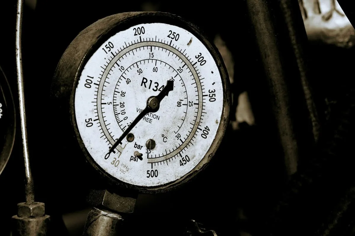 Manometr serwisowy do klimatyzacji ze skalą czynnika R134a